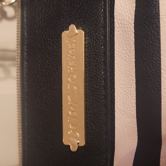 Betsey Johnson - Picture 2 of 5